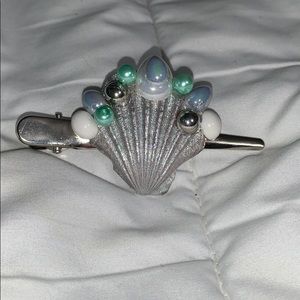 Mermaid style sea shell hair clips